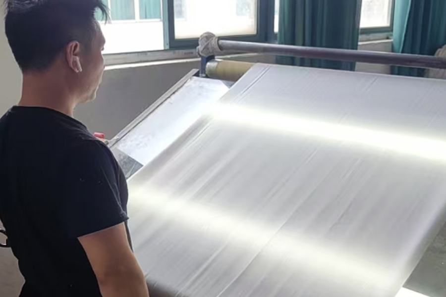 Зона контроля готовой продукции красильной фабрики