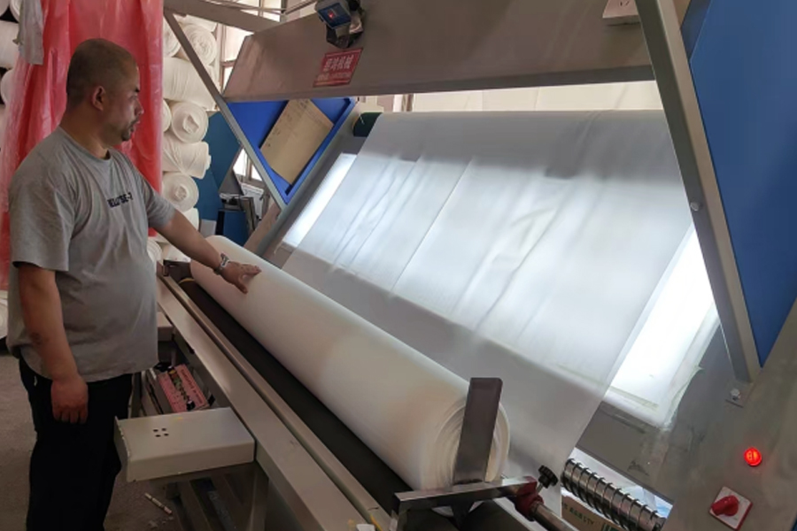 Зона контроля готовой продукции красильной фабрики