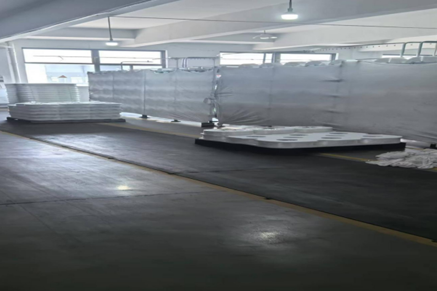 Зона размещения сырья для производства серой ткани